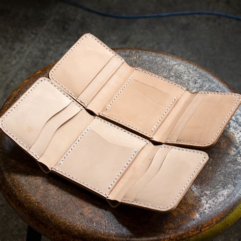 leather tri fold wallet